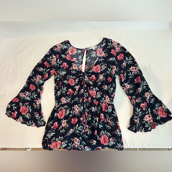 American Eagle navy blue floral romper. - Picture 4 of 12